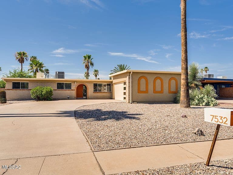 7532 E Linden Cir photo 1