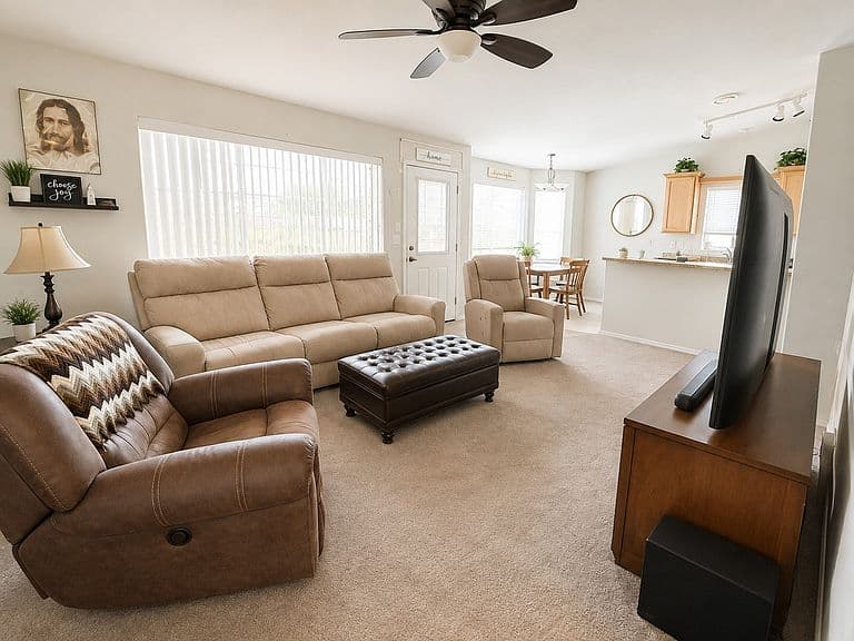 1047 Jessica Ct photo 4