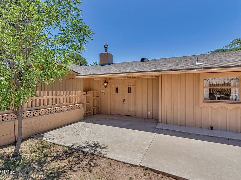 4410 N MONTEZUMA Avenue photo 2