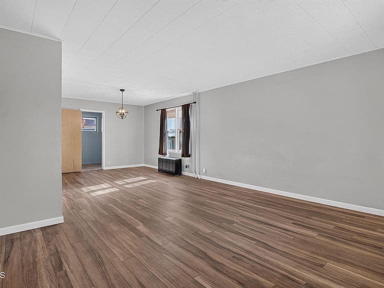 218 7th Ave NW photo 4