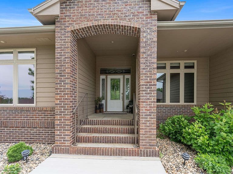 5604 S Josh Wyatt Dr photo 3