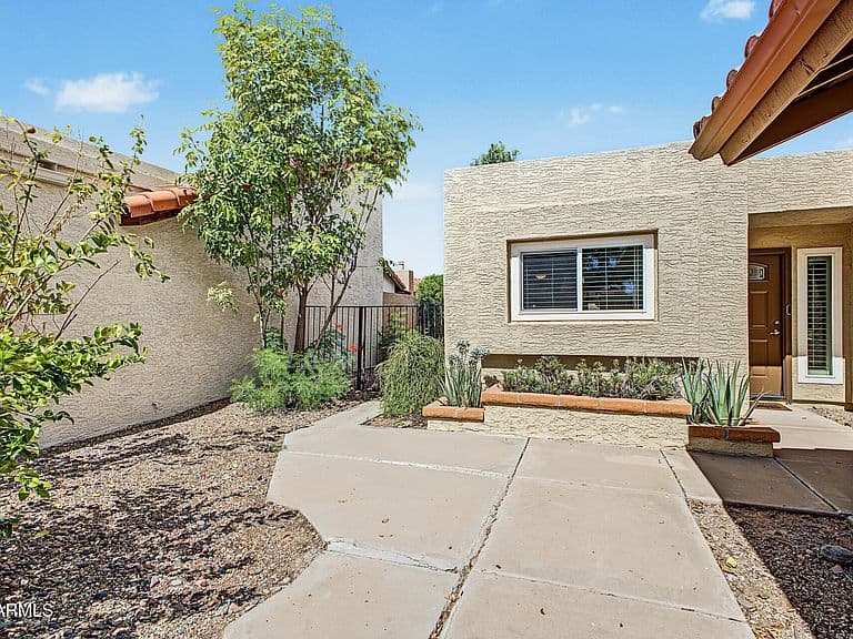 2226 E FAIRVIEW Avenue photo 4