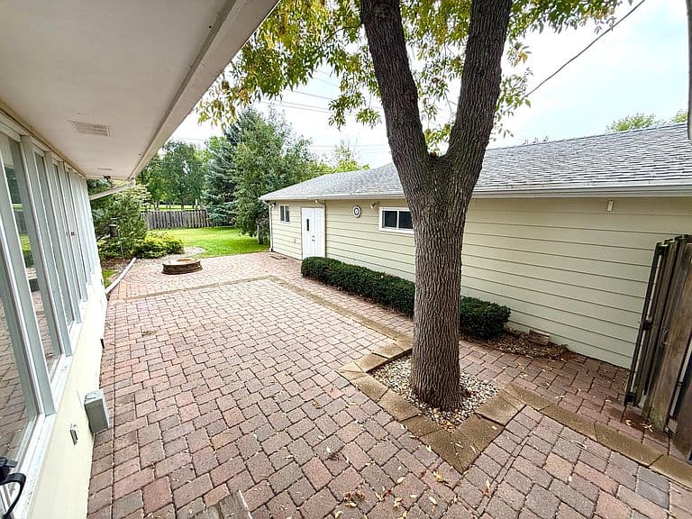 1733 Marshall Rd photo 2