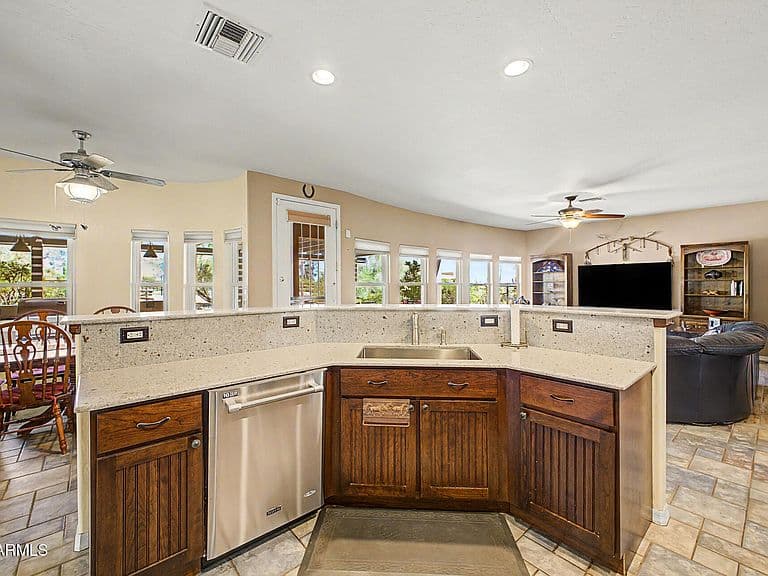 931 E ECHO Circle photo 5