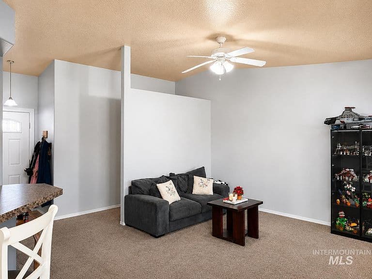 20549 Hancock Ave photo 5