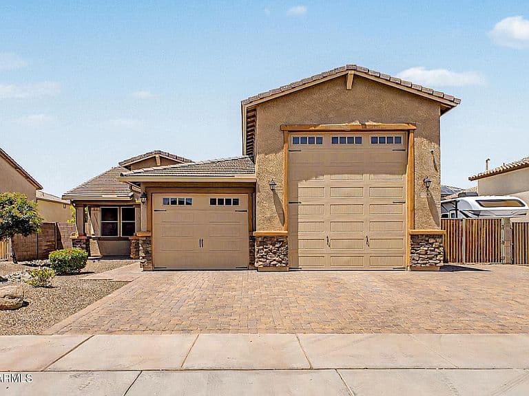 18230 W LOUISE Drive photo 2