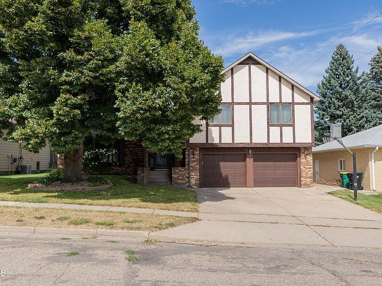 922 W Capitol Ave photo 3
