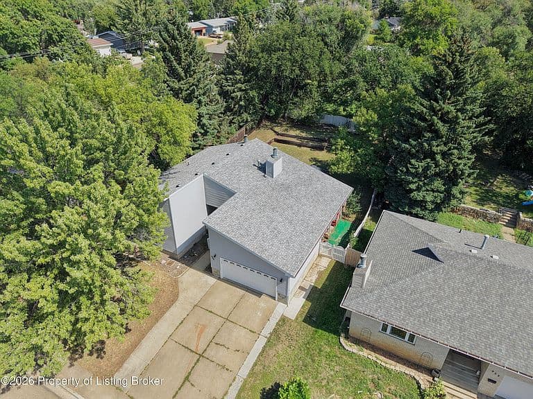 968 2nd Ave E photo 2