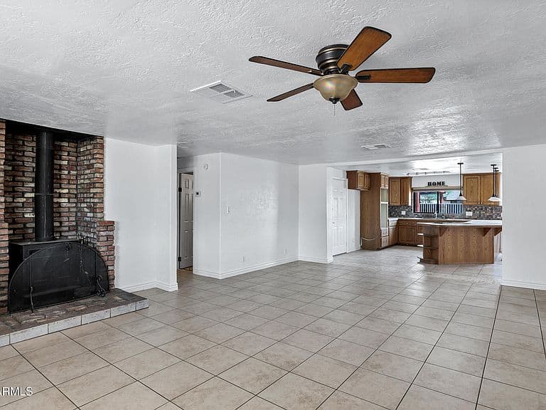 3235 E SUNNYSIDE Lane photo 5