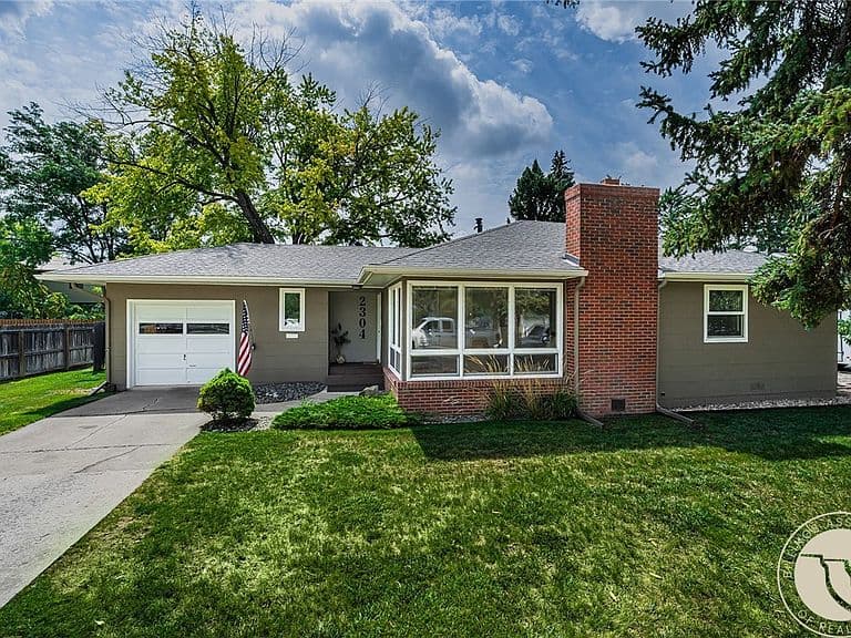 2304 Lewis Ave photo 1