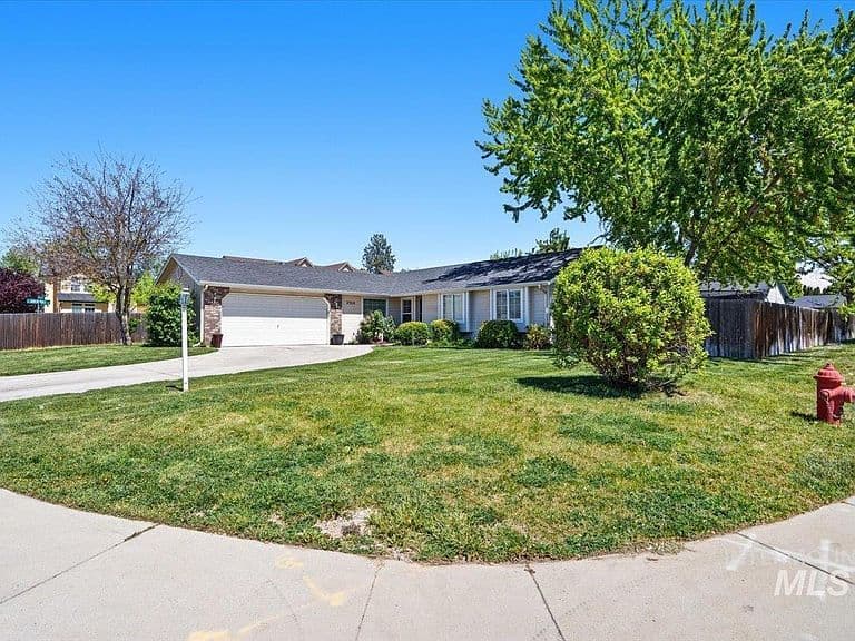2560 N Richter Ave photo 4