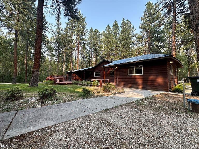725 Bobcat Ln photo 1