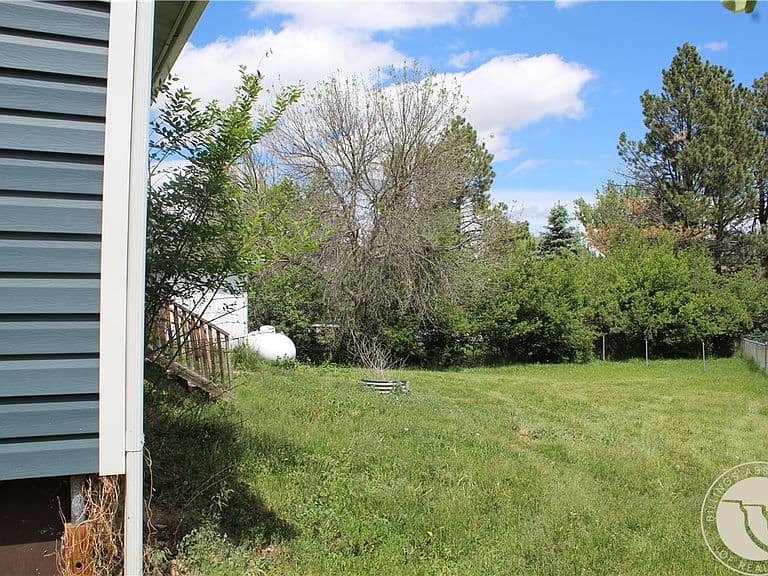 909 Olive Dr photo 3