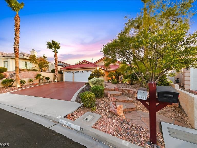 1138 Broken Hills Dr photo 2