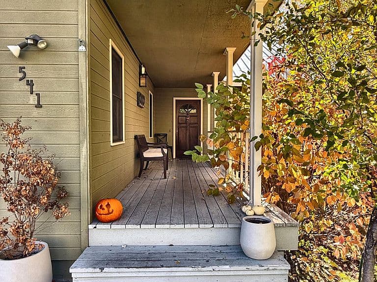 541 Robinhood Dr photo 3