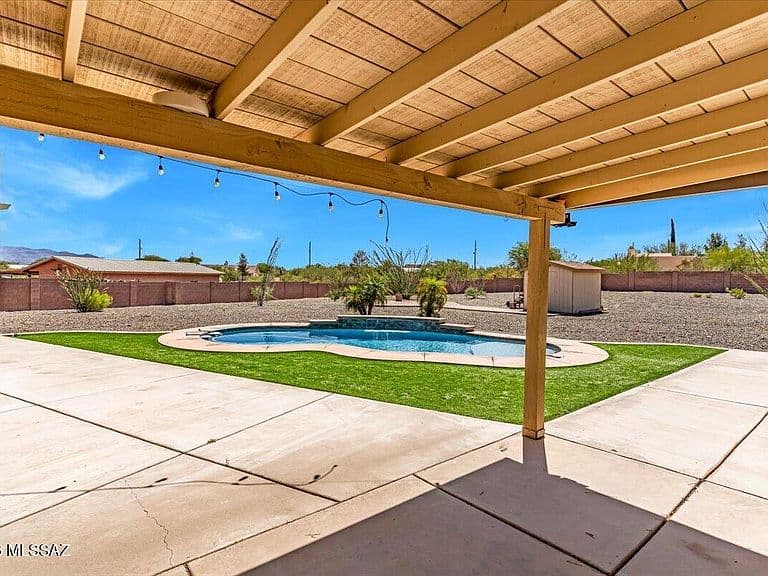 670 N Ivy Pl photo 4