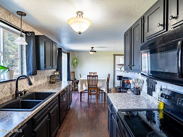 1515 E Park Ln photo 5