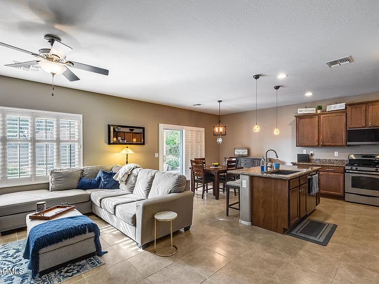 12163 W Locust Ln photo 3