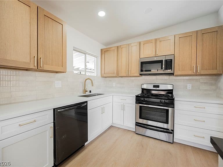 1124 Nassau Dr photo 5