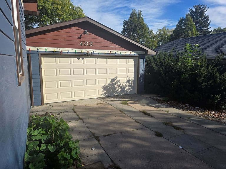403 W Elm St photo 2