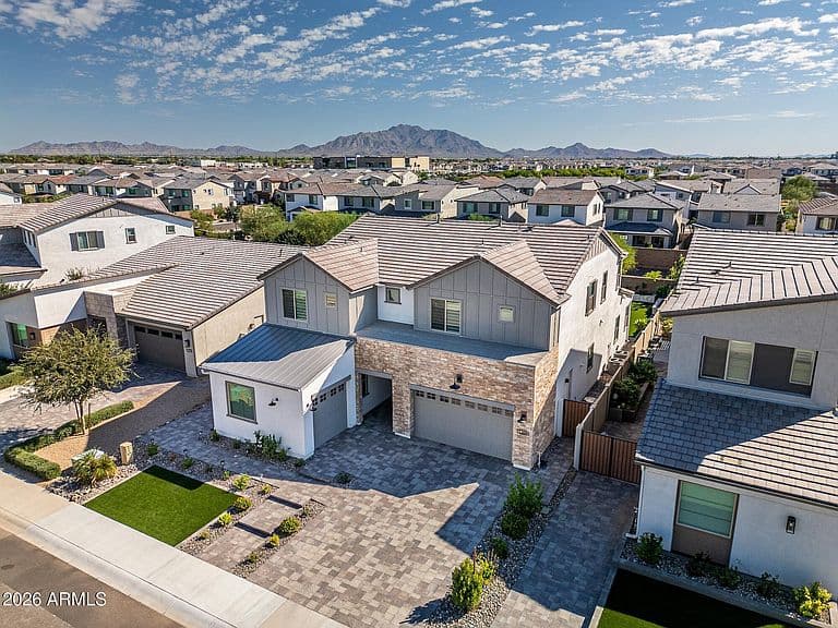 1369 E NARROWLEAF Drive photo 2