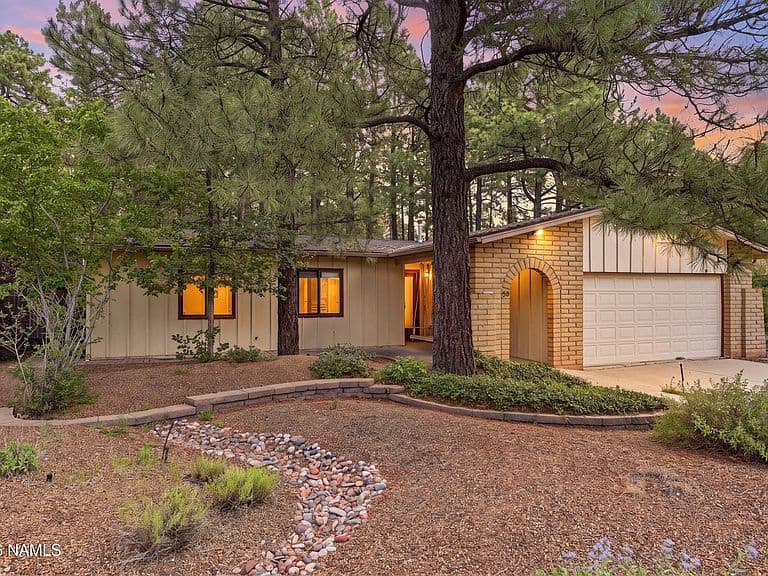 218 N Circle Dr photo 1