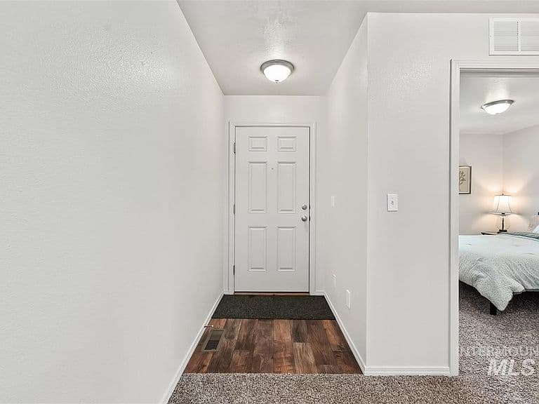 20533 Wyeth Ave photo 3