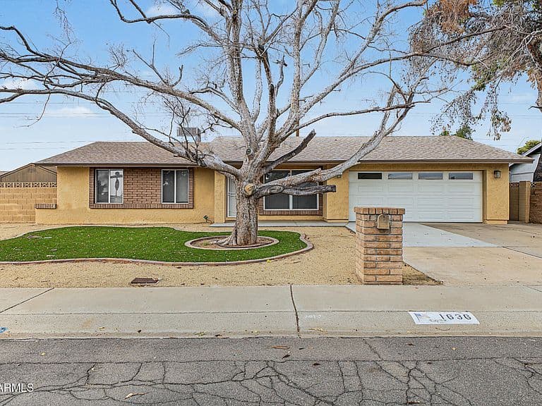 1636 W VILLA THERESA Drive photo 3