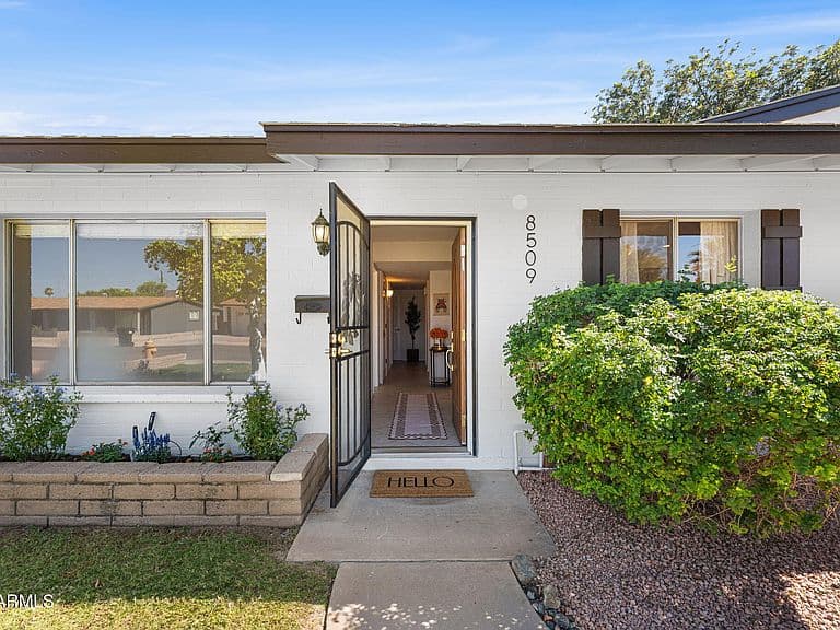 8509 E MACKENZIE Drive photo 3