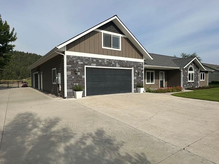 1160 Rocky Meadows Trl photo 2