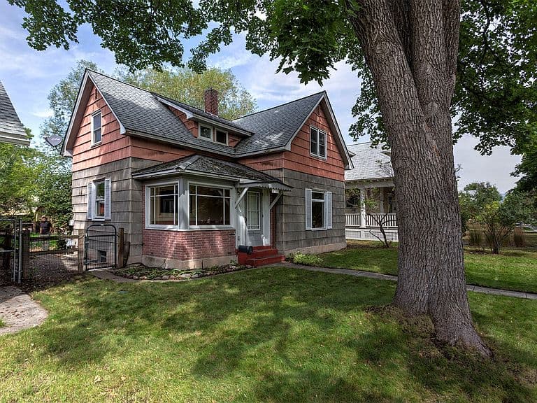 639 Brooks St photo 1