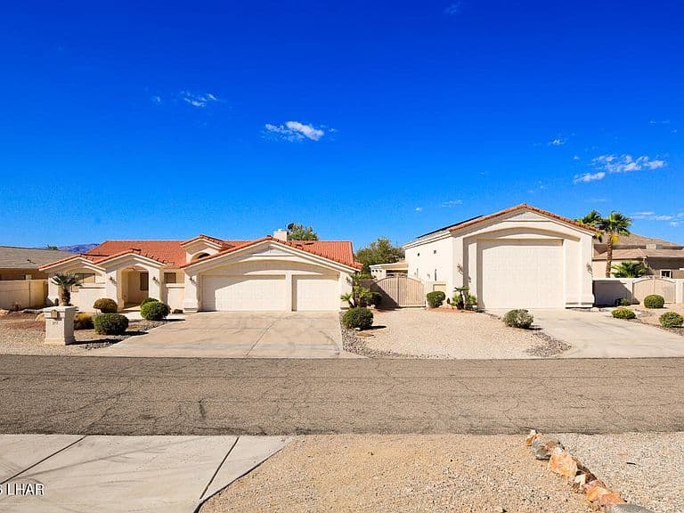 677 Avenida Laredo photo 1