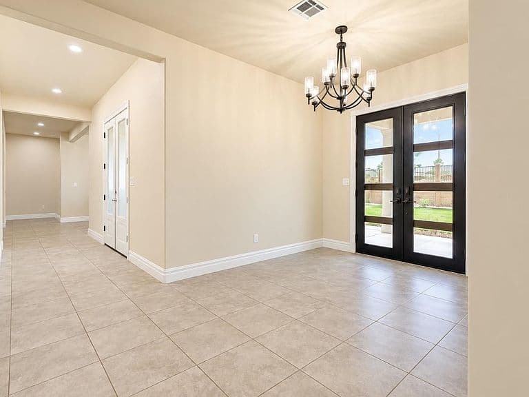 2070 S Araby Rd photo 3