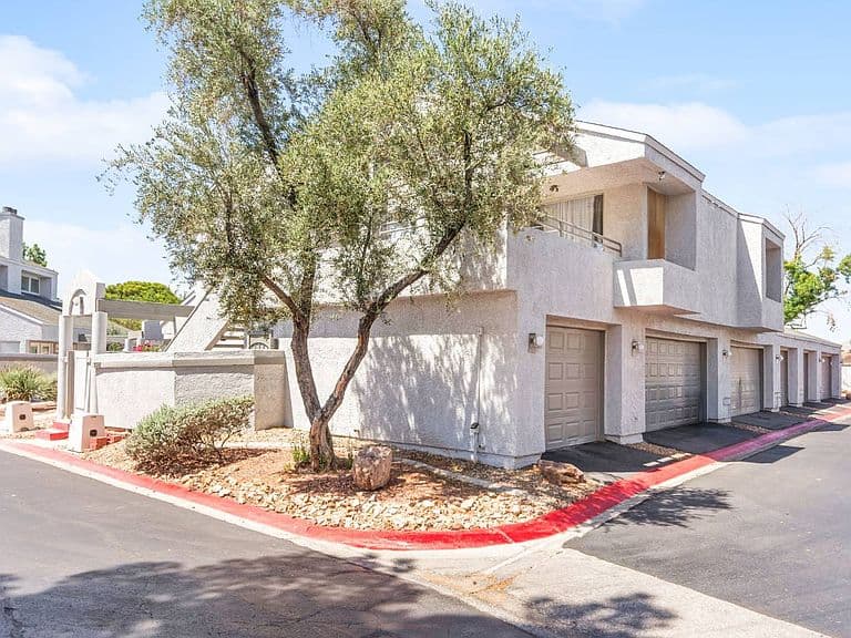5581 Orchard Ln photo 2
