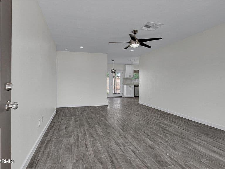 2032 W OBISPO Avenue photo 5