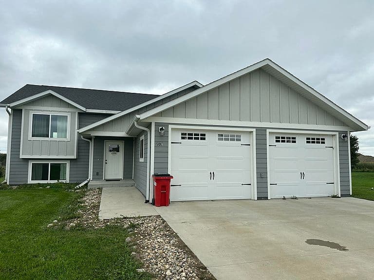 705 Sunset Cir photo 1