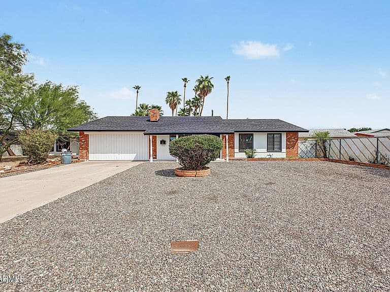 9229 N 40TH Drive photo 1
