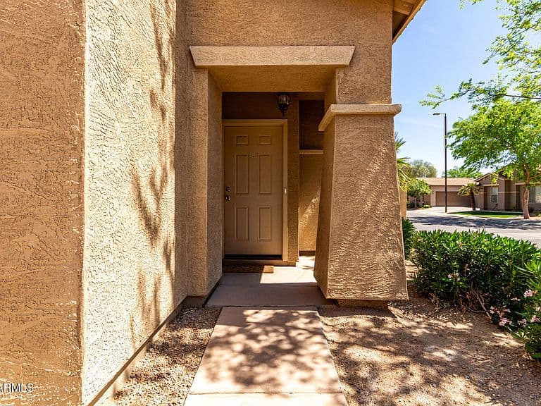560 E RAINBOW Drive photo 4
