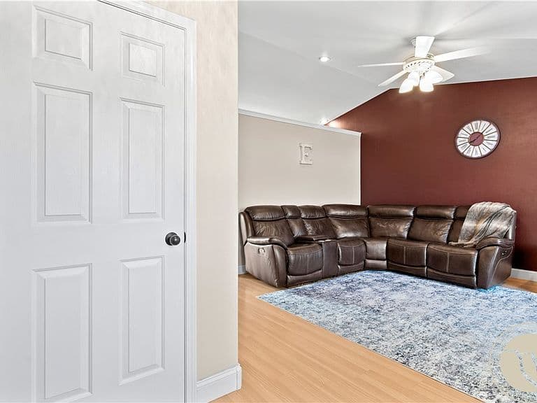 924 Adobe Dr photo 5