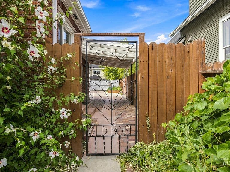 2306 W Madison Ave photo 3