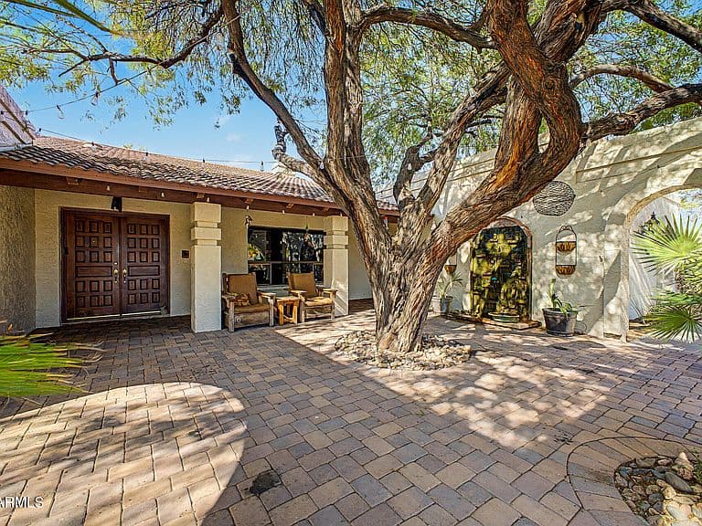 7532 W VILLA THERESA Drive photo 1