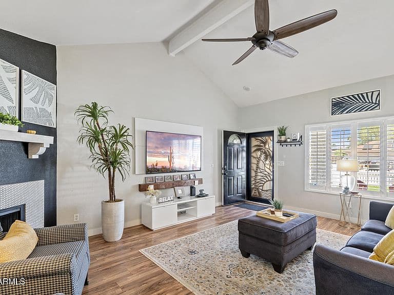 2213 W IRMA Lane photo 5