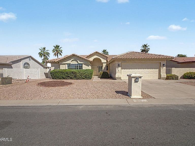 10604 E BELLFLOWER Drive photo 1
