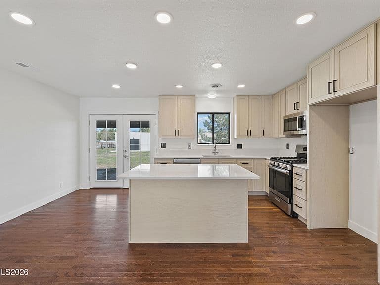 3587 Arcadia Dr photo 5