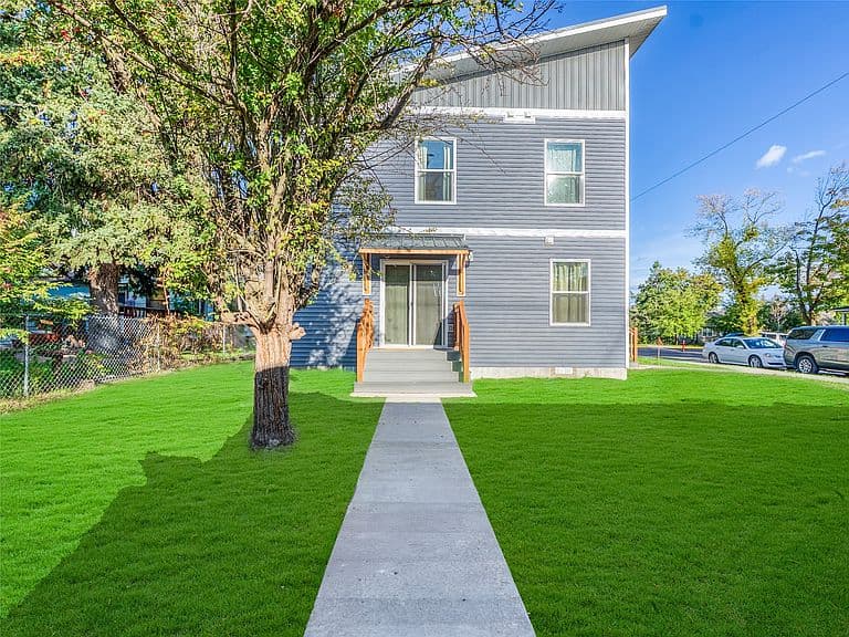 209 12th St W photo 1