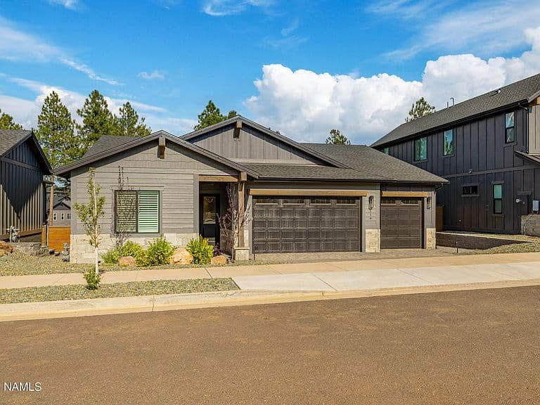516 N Valerian Ln photo 2