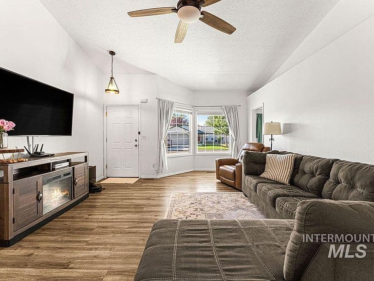 9598 W Wichita St photo 3