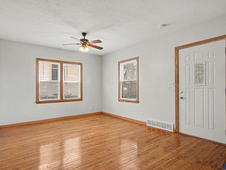 710 N Terrace Pl photo 2