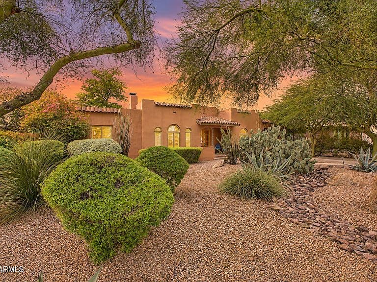 1528 E CORONADO Road photo 1