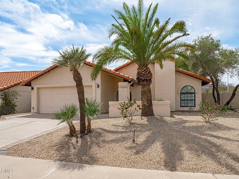 1604 N El Camino Drive photo 3